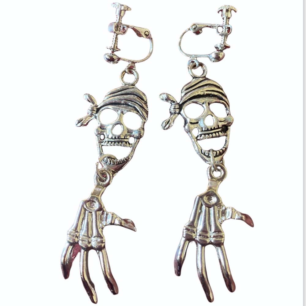 Vintage pirate skull dangle earrings silver